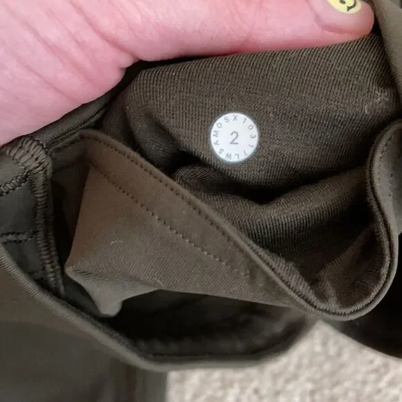 Lululemon green size 2 new legging - Picture 3 of 4